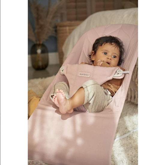 BabyBjörn Bliss Ana Kucağı Petal Cotton Oyuncaklı / Dusty Pink - Baby Baby Bebek Mağazaları